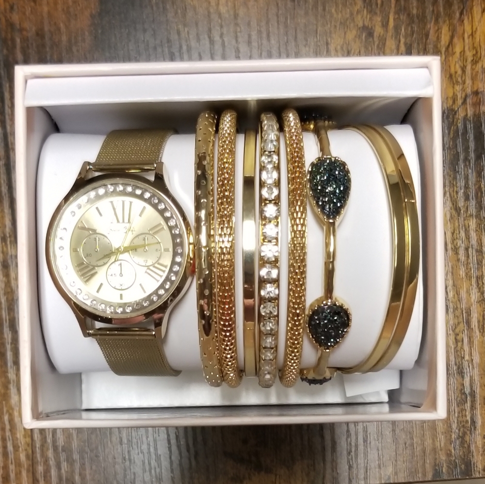 Jessica Carlyle Watch and Bangle Set NWOT